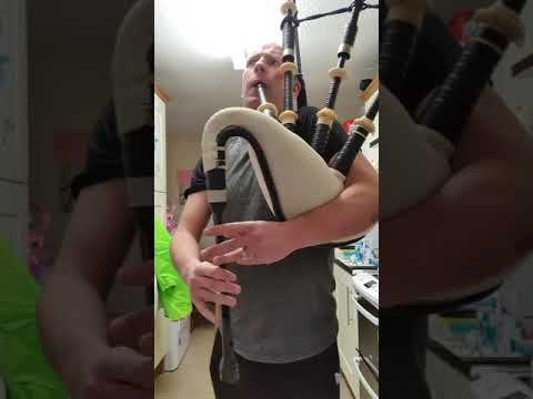 Daily tune challenge on pipes - Lochanside & The Battle of the Somme