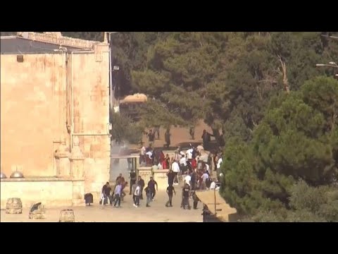 Scontri tra palestinesi e polizia israeliana nella spianata delle Moschee