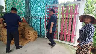 Support 1 ton of rice for poor people in Tan Hoa A Hamlet, Thanh Binh Commune, Dong Thap Province.