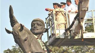 Governor offered floral tributes to the equstrian statue of Chhatrapati Shivaji Maharaj;?>