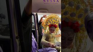 Download lagu Gimana yg benar duduknya pengantin pakai suntiang masuk mobil? mp3 Download lagu Gimana yg benar duduknya pengantin pakai suntiang masuk mobil? mp3