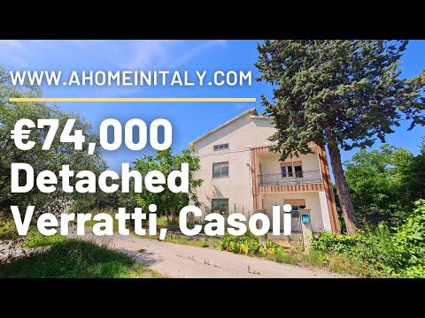 Detached house with a garage and olive grove in a beautiful location.