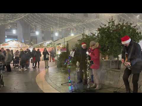 In piazza Monte Grappa a Varese è arrivato il Natale