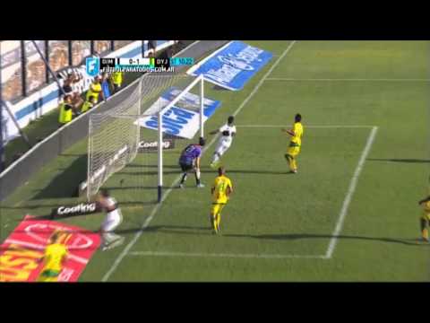 Cabezazo de Vegetti al palo. Gimnasia 0 - Defensa 1. Primera División. 2015. FPT.