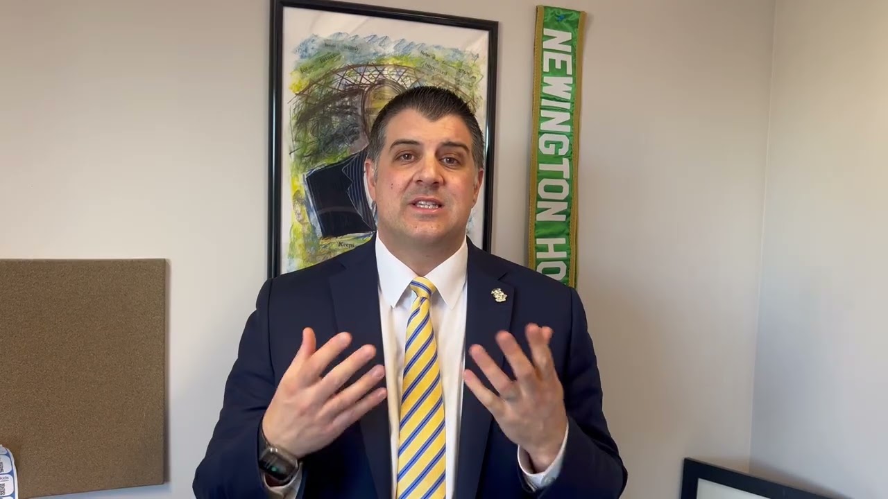 El Honorable Gary Turco, Representante Estatal, Vicepresidente de la Mayoría