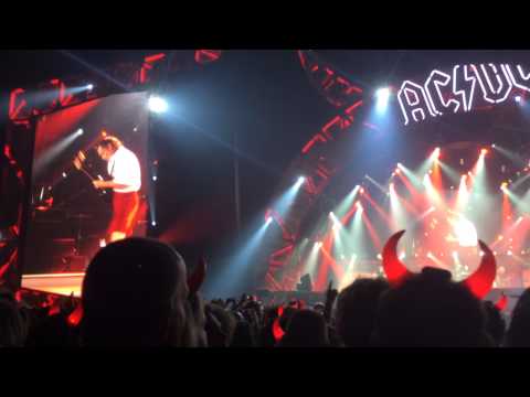 AC/DC LIVE 2015 - TNT with the crowd! - Arnhem May 5 Gelredome