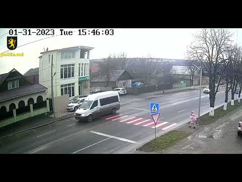 Mașină a poliției din Orhei, lovit la trecerea de pietoni