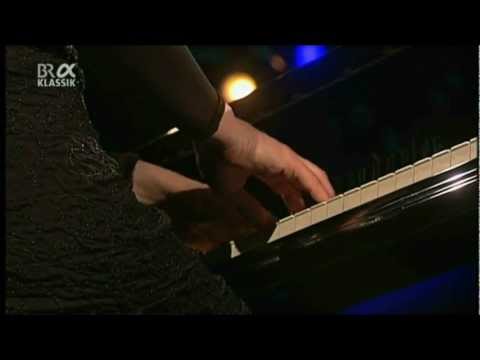 Lynne Arriale Trio - On Seven Steps To Heaven