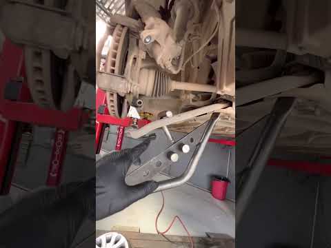Ferramenta especial! #suspensão #automobile #mecanicaautomotiva #mecanico