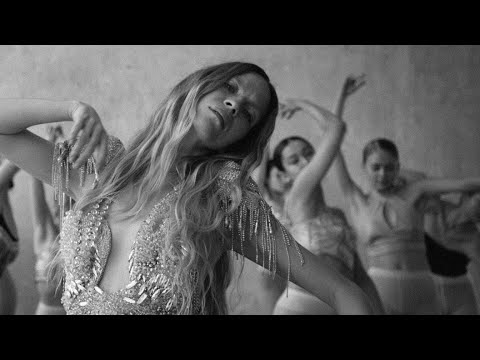 Mary Komasa - Pull Me Up [Official Music Video]