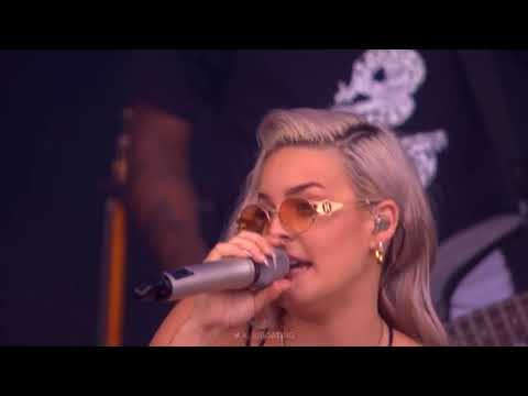 Anne Marie LİVE PERFORMANCE  konser işte bu 'Ciao Adios' and 'Alarm' at V Festival 2017