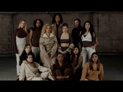 Video thumbnail for Une Femme