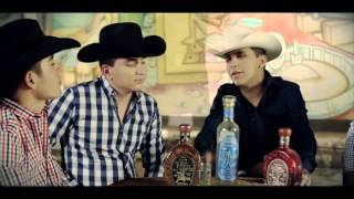 Los Plebes Del Rancho Ft Christian Nodal - No Pasa De Moda (Video Oficial) (2016)