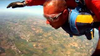 preview picture of video 'saut en parachute a la fleche'