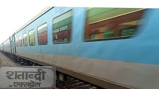 preview picture of video 'Lucknow Shatabdi Express Meets With Shiv Ganga Express'