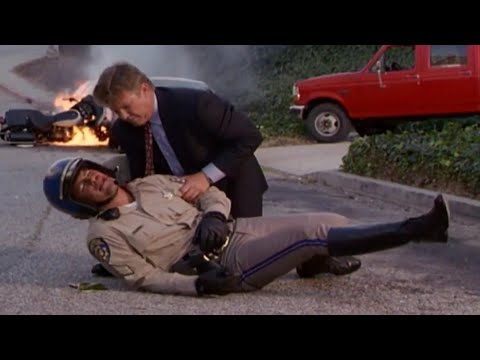 CHiPs '99 (1998) | The CHiPs with Jon and Ponch in a high-speed chase |