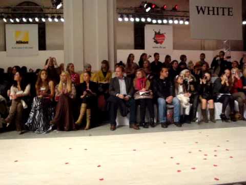 Larisa LOBANOVA spring Summer 2012 final catwalk