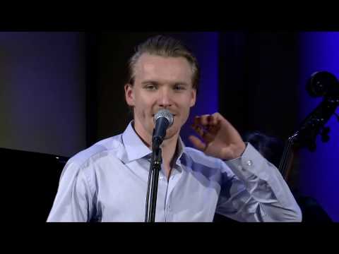 Całuję twoją dłoń, madame - wyk. Michał Wolny | 28. Studio Piosenki reż. Janusz Gast