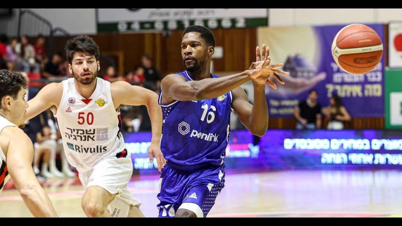 עולה צפונה: טוני דאגלאס עובר לכפר בלום