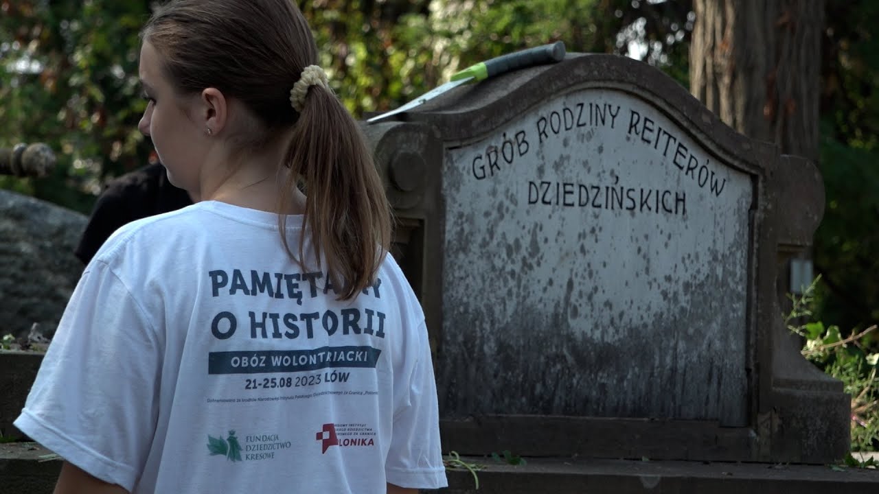 Lwowscy wolontariusze porządkują Cmentarz Janowski Lwowscy wolontariusze porządkują Cmentarz Janowski