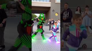 ASTRONOMIA 🤯 TEACHING SHUFFLE TUZELITY 😨🔥 LITTLE BOY NEON DANCE !!