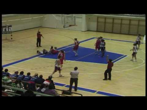 Maria Asurmendi taponando