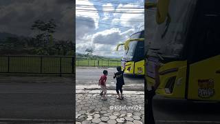 Download lagu 🔥bocil happy liat bus tololet🥳 #tololet #busmania #basuri #basuritelolet #fyp #shortvideo #shorts mp3