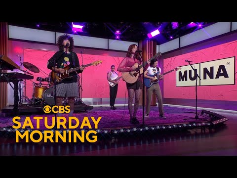 Saturday Sessions: Muna performs "Kind of Girl"