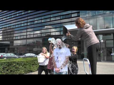 Leicester Mercury Editor takes the Ice Bucket Challenge
