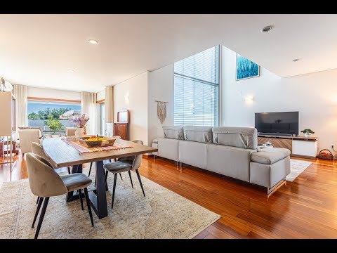 Stunning T5 House in Rio Maior: Modern Design, Central Location