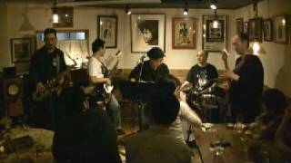 【新宿パラダイス】　She Walks Right In