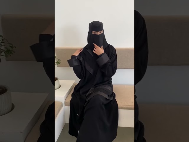 عباية بقصة اكتاف مميزة