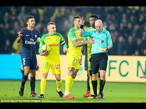 FC/Nantes 0:1 PSG Diego-Carlos sent off for tripping up the referee, referee kicks out at him and se
