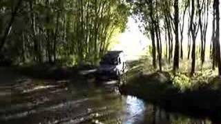 preview picture of video 'Jeep Wrangler JK Romze river fording II'