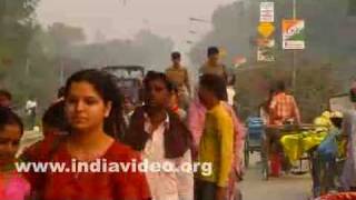 People in front of Wagah border 