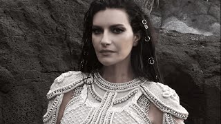 IL CIELO IN UNA STANZA Lyrics English Translation