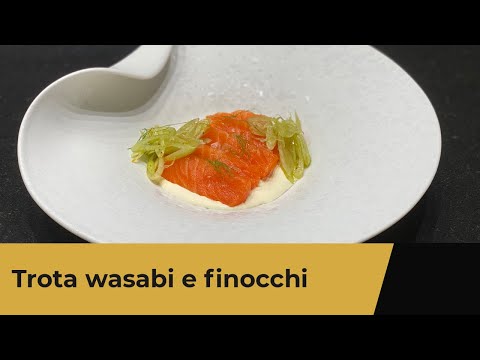 Trota Iridea Oceanica marinata servita con panna acida e radice di wasabi fresco