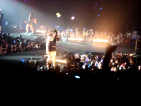 [110610] Super Junior Lady Hee hee and Beyonce Boys sing Crazy in love@SM TOWN PARIS