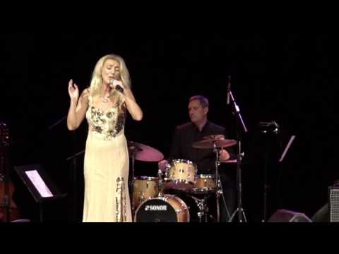 Paula Jusić - "Zajdi, zajdi" - Live in Lisinski 2017