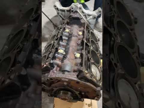 Rebuilding a 5.7 HEMI in 15 Seconds!
