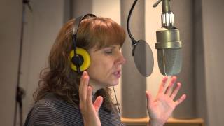 Chicago jazz singer Elaine Dame singing "I Want to Be Loved"