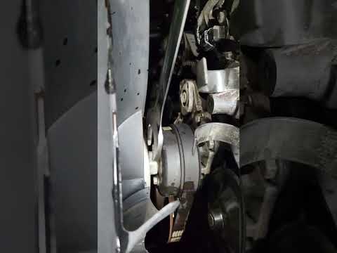 RANGE ROVER LAND ROVER LR4 FAN CLUTCH REMOVAL #shorts #rangerover #landrover #fanclutch