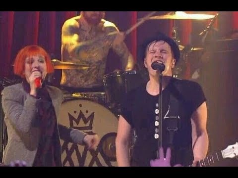 Fall Out Boy FT. Hayley Williams - Sugar We're Going Down LIVE