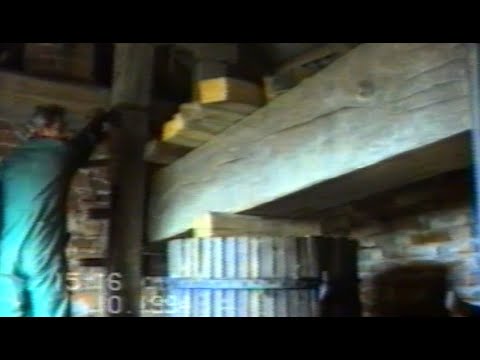 Berba grožđa 1994_ starinska drvena preša za grožđe (Grape harvest 1994_ antique wooden grape press)