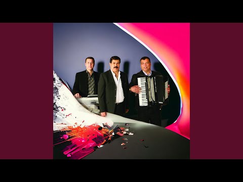 In statie la Lizeanu stateam si citeam ziarul