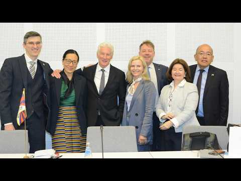 བོད་དོན་ཐོག་ཤར་ཡུ་རོབ་རྒྱལ་ཁབ་གསུམ་གྱི་གྲོས་ཚོགས་འཐུས་མིས་མཉམ་སྦྲེལ་སྤྱི་བསྒྲགས་སྤེལ་འདུག