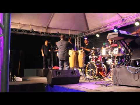 tico balentin  kantando salsa