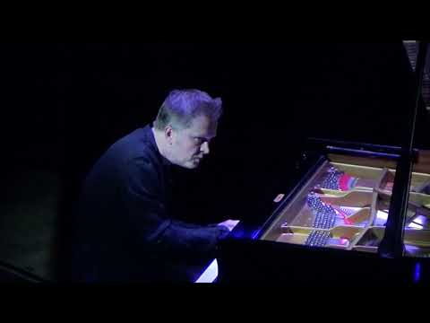 Petros Klampanis Trio  29.10.2021