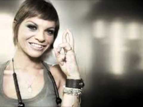 Alessandra Amoroso -  E' Vero Che Vuoi Restare TESTO