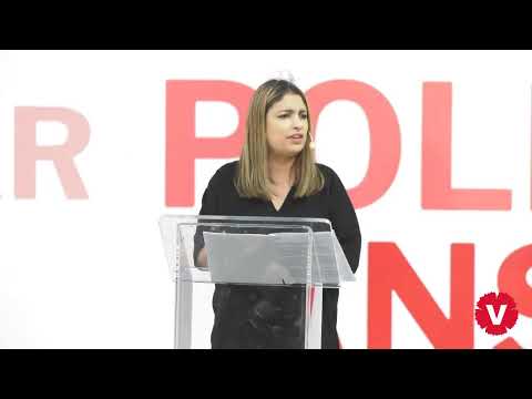 Nooshi Dadgostar håller tal i Almedalen